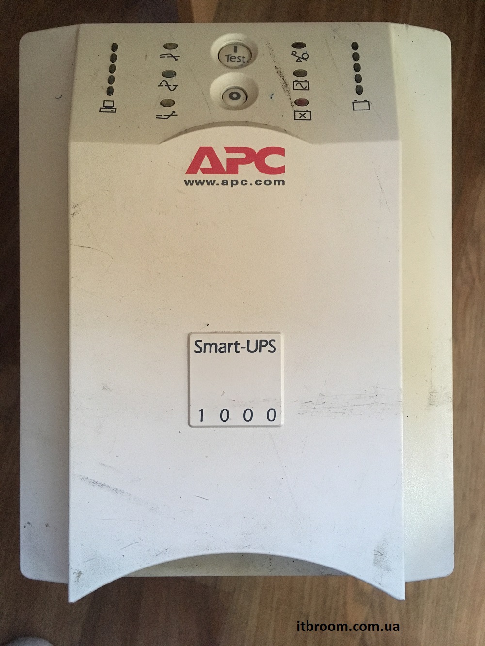 Бесперебойник APC Smart UPS-1000 VA